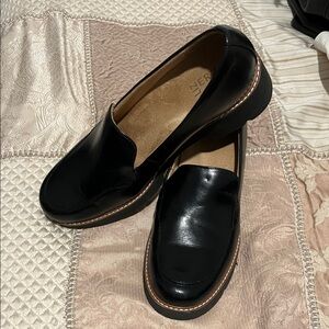 Naturalizer Black Leather Slip-On Loafers with Tan Contrast Welt